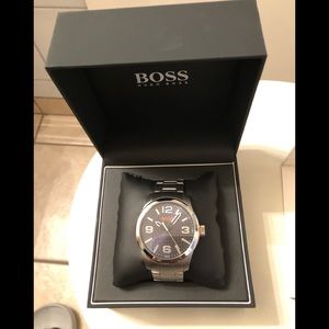 Brand New Hugo Boss Men’s Stylish Chain Watch. NWT